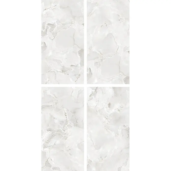 Feinsteinzeugfliese Onyx Freedom - 60 x 120 cm, White, Matt - Vier hellfarbene Fliesen in Marmoroptik mit dezenter Maserung.