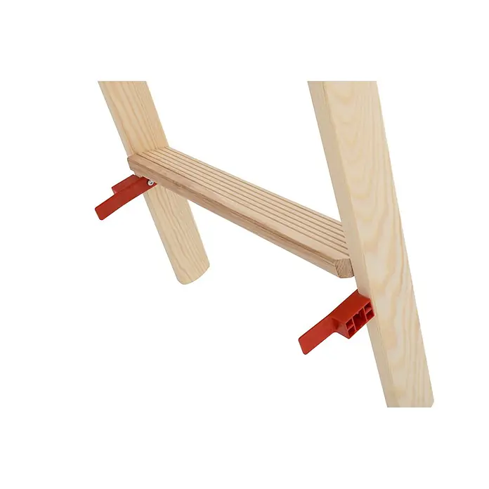 Hymer Stehleiter Holz Stufenstehleiter mit Textiltasche 2x12 Stufen - Anzahl Tritte: 12 Stk., Arbeitshöhe: 4.750 m, Holz - Nahaufnahme eines hellen Holztritts mit gerillter Stufe und roten Kunststoffsicherungsbügeln.