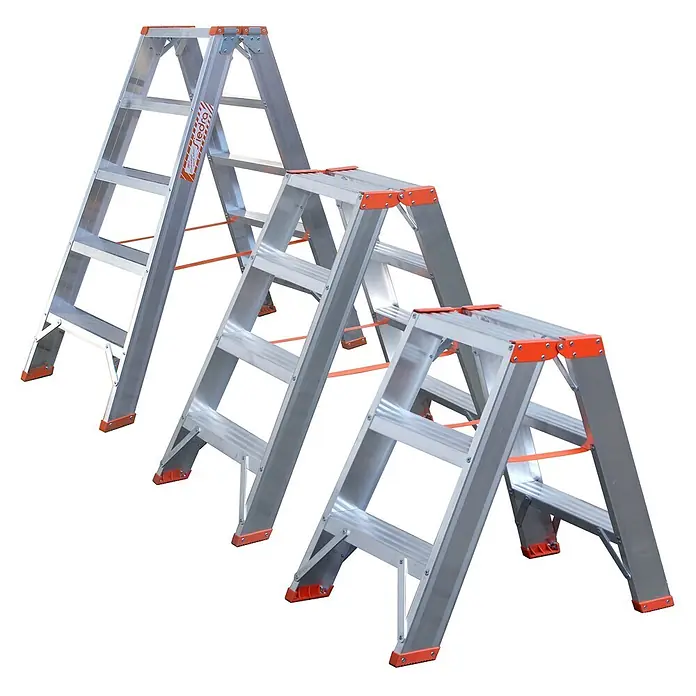 Siedra-Leitern Stehleiter Stufenstehleiter 200 mit Vollwandprofilverstärkung 2x5 Stufen - Anzahl Tritte: 5 Stk., Arbeitshöhe: 3.000 m, Aluminium - Drei silberne Aluminium-Klappleitern mit orangefarbenen rutschfesten Füßen, oberen Gelenken und Sicherheitsgurten.