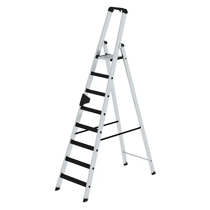 Munk Stehleiter Stehleiter mit clip-step 8 Stufen - Anzahl Tritte: 8 Stk., Arbeitshöhe: 3.900 m, Aluminium - Klappbare Aluminium-Stehleiter in Silber mit schwarzen Stufen und Griff.