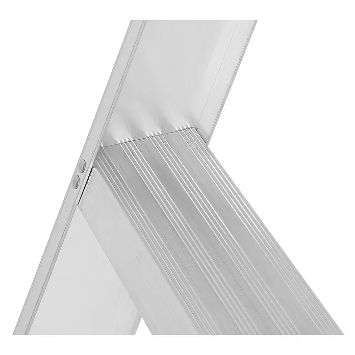 Hymer Stehleiter Stufenstehleiter mit vernieteten Leiterschuhen 2x8 Stufen - Anzahl Tritte: 8 Stk., Arbeitshöhe: 3.370 m, Aluminium - Nahaufnahme einer stabilen silbernen Aluminium-Leiterstufenverbindung.