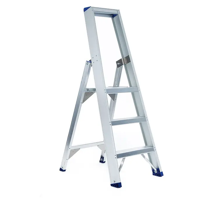 ASC Podestleiter Eurostairs Stufenstehleiter einseitig eloxiert mit Plattform 3 Stufen - Anzahl Tritte: 3 Stk., Arbeitshöhe: 2.550 m, Aluminium - Silberne Aluminium-Klappleiter mit blauen Füßen, offen stehend.
