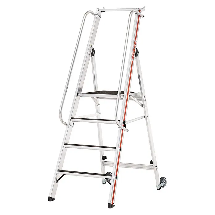 Hymer Podestleiter Plattformleiter R13 mit Kipprollen und langem Handlauf 4 Stufen - Anzahl Tritte: 4 Stk., Arbeitshöhe: 2.950 m, Aluminium - Silberne Aluminium-Arbeitsplattform mit schwarzen Anti-Rutsch-Stufen, Handläufen, Rollen und rotem HYMER-Streifen.
