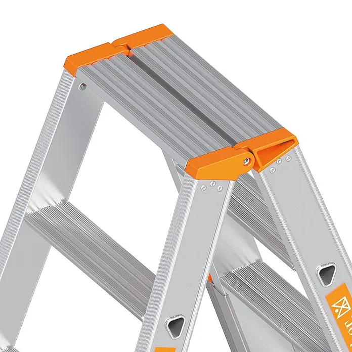 Layher Stehleiter Topic 1062 Treppenstehleiter mit 7 Stufen 3,20m AH - Anzahl Tritte: 7 Stk., Arbeitshöhe: 3.200 m, Aluminium - Klappbare Aluminiumleiter mit orangefarbenen Scharnieren.