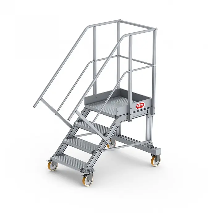 Altrex Podestleiter Podesttreppe fahrbar 45° 4 Stufen - Anzahl Tritte: 4 Stk., Arbeitshöhe: 2.840 m, Aluminium - Mobile silbergraue Industrie-Zugangsplattform mit Stufen, Geländern und Rollen.