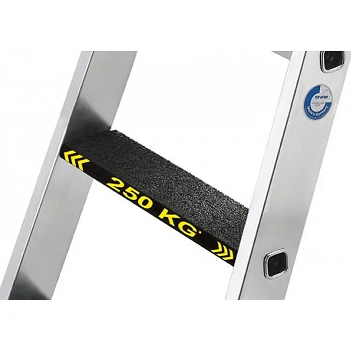 Munk Stehleiter Stehleiter beidseitig begehbar mit clip-step R13 250kg 4 Stufen - Anzahl Tritte: 4 Stk., Arbeitshöhe: 2.450 m, Aluminium - Nahaufnahme einer Aluminiumleiterstufe mit schwarzer Antirutschfläche, 250 KG markiert und TÜV NORD-Siegel am Holm.