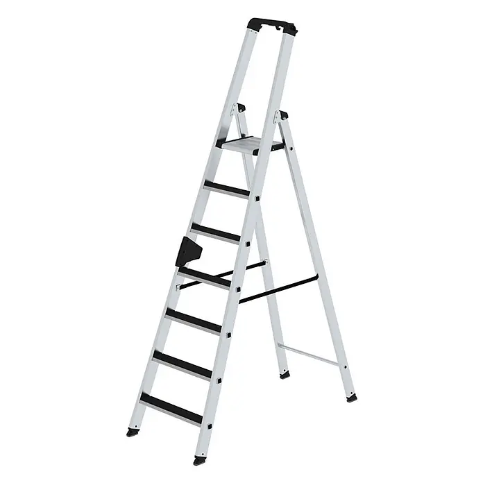 Munk Stehleiter Stehleiter mit clip-step 7 Stufen - Anzahl Tritte: 7 Stk., Arbeitshöhe: 3.700 m, Aluminium - Silberne Aluminium-Stehleiter mit mehreren schwarzen rutschfesten Stufen, einer Plattform und einem schwarzen Griff für Stabilität.