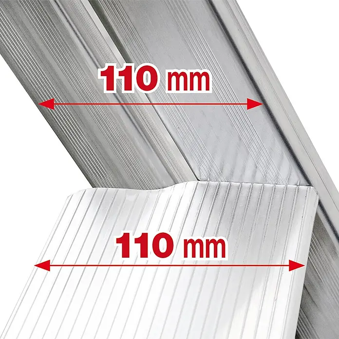 Facal Stehleiter Stufenstehleiter S100 Piu Su Maxi 4 Stufen - Anzahl Tritte: 4 Stk., Arbeitshöhe: 2.780 m, Aluminium - Nahaufnahme von geriffelten Aluminiumleiterstufen und -holmen, die eine Breite von 110 mm zeigen.