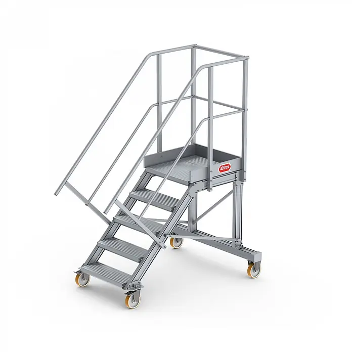 Altrex Podestleiter Podesttreppe fahrbar 45° 5 Stufen - Anzahl Tritte: 5 Stk., Arbeitshöhe: 3.040 m, Aluminium - Graue Aluminium-Arbeitsplattform mit Stufen, Handläufen und Rollen für sicheren, erhöhten Zugang.