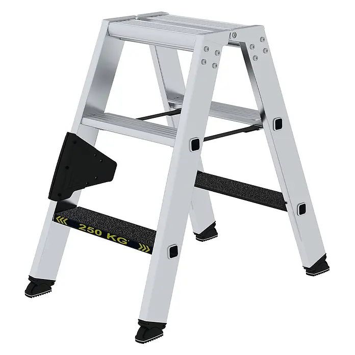 Munk Stehleiter Stehleiter beidseitig begehbar mit clip-step R13 250kg 3 Stufen - Anzahl Tritte: 3 Stk., Arbeitshöhe: 2.200 m, Aluminium - Silberne Aluminium-Klappleiter mit schwarzen Anti-Rutsch-Stufen und Füßen, für 250 KG.