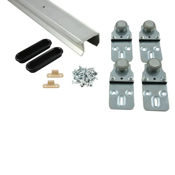 HBS Betz Schrankschiebetürbeschlag - Länge: 150 cm, Traglast: 28 kg - Produktbild eines Schiebetürbeschlags-Sets mit Schiene, Rollen, Griffen, Anschlägen und Schrauben für die Installation.