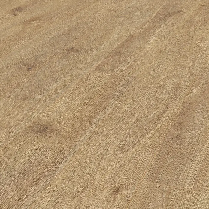 Krono Original Laminat Classic Silent - Solar Oak, Landhausdiele, 1.288 x 195 x 9 mm - Heller Laminatboden in Holzoptik mit sichtbaren Ästen und diagonal verlegtem Dielenmuster.