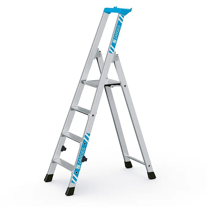Zarges Stehleiter Nova S gebördelte Stehleiter 4 Stufen - Anzahl Tritte: 4 Stk., Arbeitshöhe: 2.850 m, Aluminium - Silberne Aluminium-Stehleiter mit blauen Akzenten und schwarzen Anti-Rutsch-Füßen.
