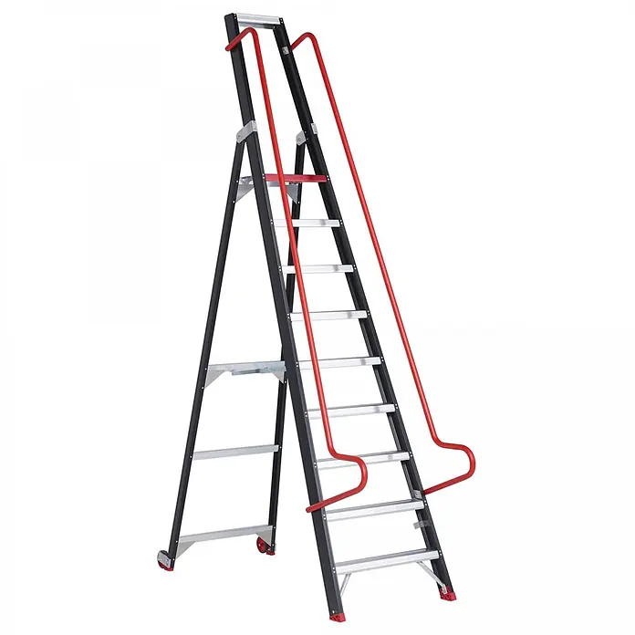 Altrex Stehleiter Taurus Stufenstehleiter mit Rollen TME 9 Stufen - Anzahl Tritte: 9 Stk., Arbeitshöhe: 4.100 m - Schwarz-silberne Stehleiter mit roten Handläufen, oberster Stufe und Rollen.