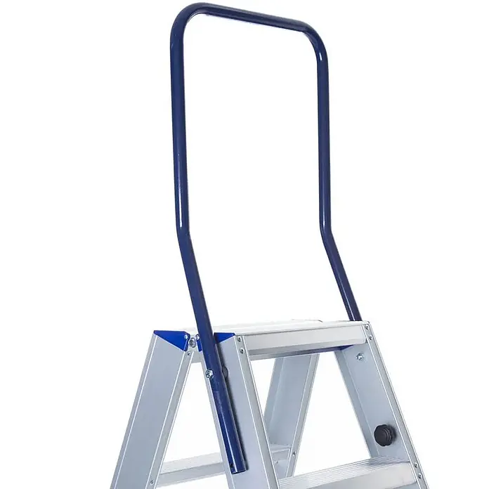 ASC Stehleiter Eurostairs Stufenstehleiter zweiseitig eloxiert mit Bügel 5 Stufen - Anzahl Tritte: 5 Stk., Arbeitshöhe: 3.050 m, Aluminium - Silberne Stehleiter mit blauem Sicherheitsbügel.
