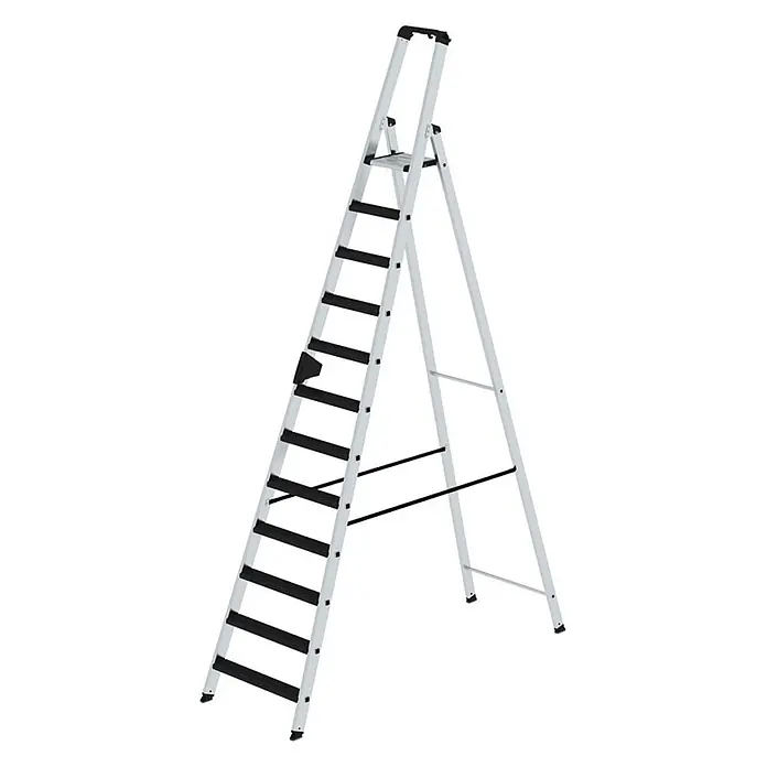 Munk Stehleiter Stehleiter mit relax-step 12 Stufen - Anzahl Tritte: 12 Stk., Arbeitshöhe: 4.800 m, Aluminium - Silberne Aluminium-Stehleiter mit schwarzen, rutschfesten Stufen und einem oberen Handlauf.