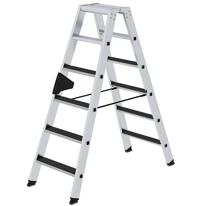 Munk Stehleiter Stehleiter beidseitig begehbar mit clip-step R13 2x6 Stufen - Anzahl Tritte: 6 Stk., Arbeitshöhe: 2.900 m, Aluminium - Silberne Aluminium-Klappleiter mit schwarzen Anti-Rutsch-Stufen und Füßen, in A-Form.
