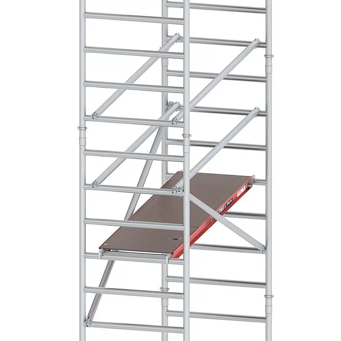 Altrex Rollgerüst Fahrgerüst RS Tower 41 PLUS Aluminium ohne Safe-Quick® mit Holz-Plattform - Arbeitshöhe: 8.200 m - Silbergraues Aluminiumgerüst mit einer dunkelbraun-roten Arbeitsplattform, schräg dargestellt.