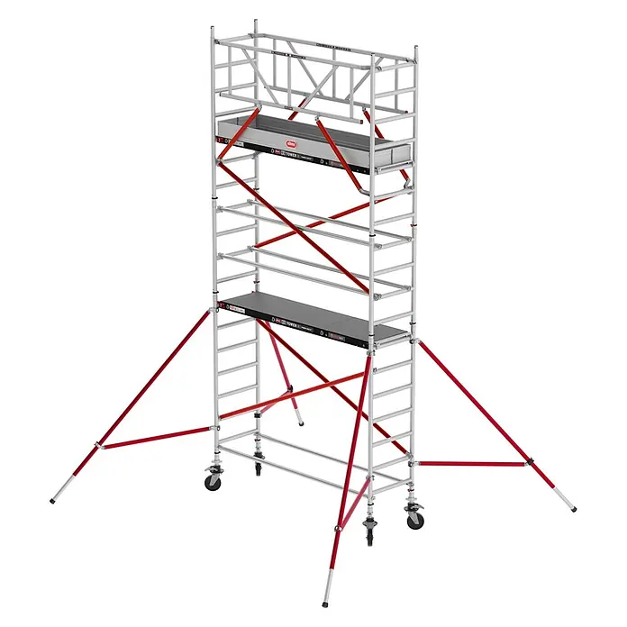 Altrex Rollgerüst Fahrgerüst RS Tower 51 Aluminium mit Fiber-Deck Plattform 6,20m AH schmal - Arbeitshöhe: 6.200 m - Hohes, silbernes Aluminium-Rollgerüst mit roten Diagonalstreben, zwei schwarzen Plattformen, Rollen und breiten roten Auslegern zur Stabilisierung.