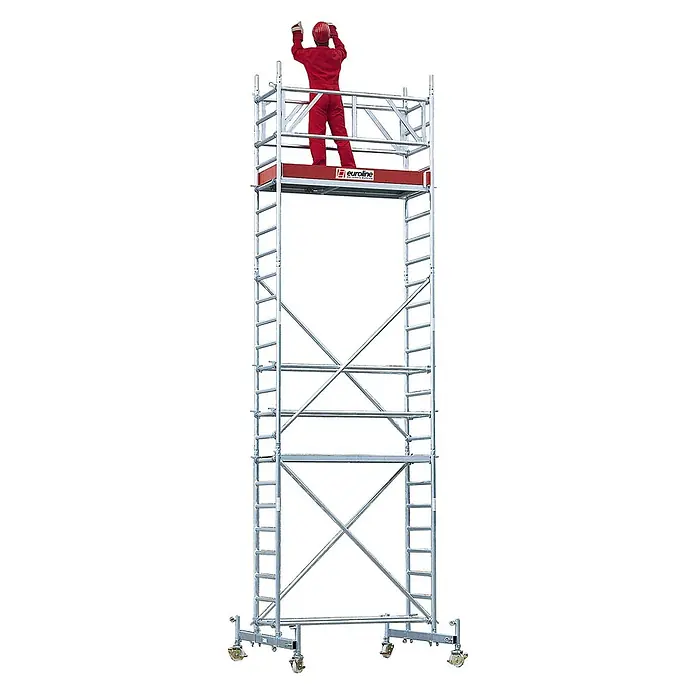Euroline Rollgerüst 9512 Fahrgerüst mit Fahrbalken starr Normalaufbau 4,30m AH - Arbeitshöhe: 4.300 m - Mobiles Gerüst aus silbernem Aluminium mit roter Plattform. Eine Person in rotem Overall und Schutzhelm arbeitet oben.