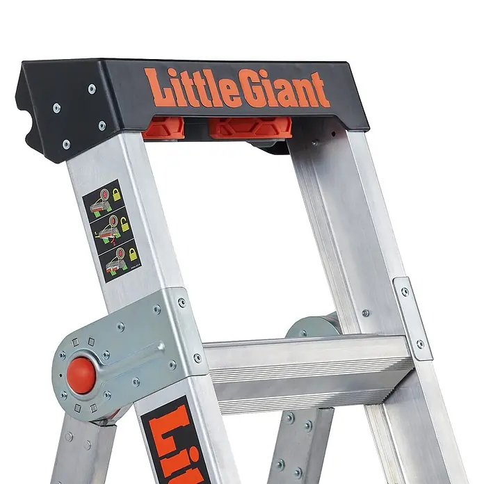Altrex Mehrzweckleiter King Kombo 3-in-1 Stehleiter mit 6+3 Stufen - Anzahl Tritte: 9 Stk., Arbeitshöhe: 4.000 m - Little Giant Mehrzweckleiter aus Aluminium mit schwarzer Oberkappe, orangefarbenem Logo und roten Einstellknöpfen.