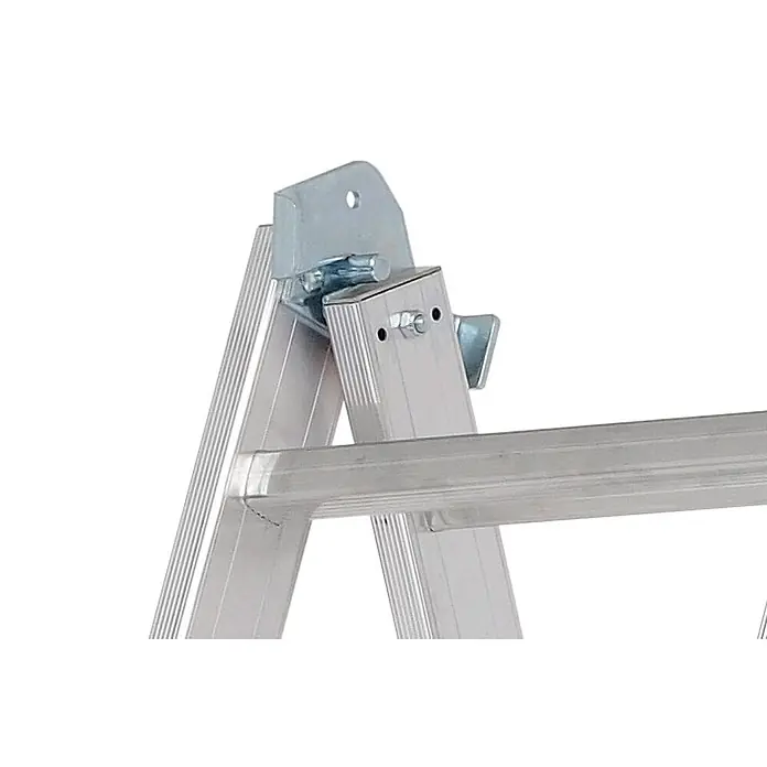 Hymer Mehrzweckleiter Mehrzweckleiter mit verpressten Leiterfüßen 2x10 Sprossen - Anzahl Tritte: 10 Stk., Arbeitshöhe: 5.740 m, Aluminium - Nahaufnahme eines silbernen Aluminium-Leiterscharniers, das zwei Leiterabschnitte verbindet.
