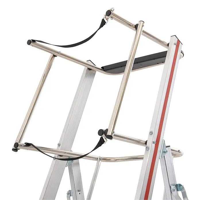 Hymer Treppenpodest Plattformleiter ProTect C 3 Stufen - Anzahl Tritte: 3 Stk., Arbeitshöhe: 2.690 m, Aluminium - Silberfarbener Aluminium-Leiteraufsatz mit schwarzen Gurten und Stützstangen zur Erhöhung der Stabilität oder Schaffung einer Arbeitsfläche.