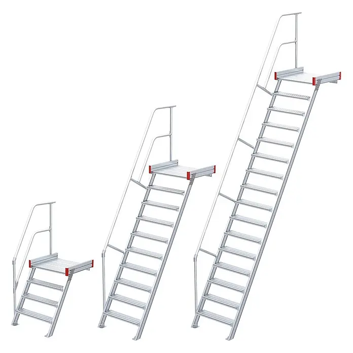 Euroline Treppenpodest 511 Podesttreppe 60° 1000mm Stufenbreite 11 Stufen Stahl Gitterrost -  - Drei unterschiedlich hohe Aluminium-Aufgangstreppen mit Geländern und Plattformen.