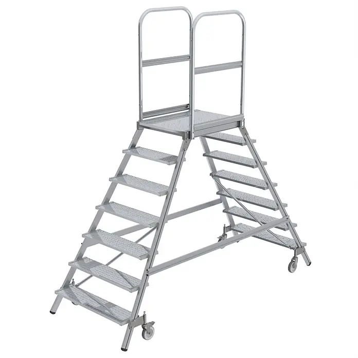 Munk Podestleiter Podestleiter fahrbar Aluminium geriffelt 2x7 Stufen - Anzahl Tritte: 7 Stk., Arbeitshöhe: 3.700 m, Aluminium - Silberne mobile Arbeitsplattform mit beidseitigem Stufenzugang, oberer Plattform, Sicherheitsgeländern und Rädern.