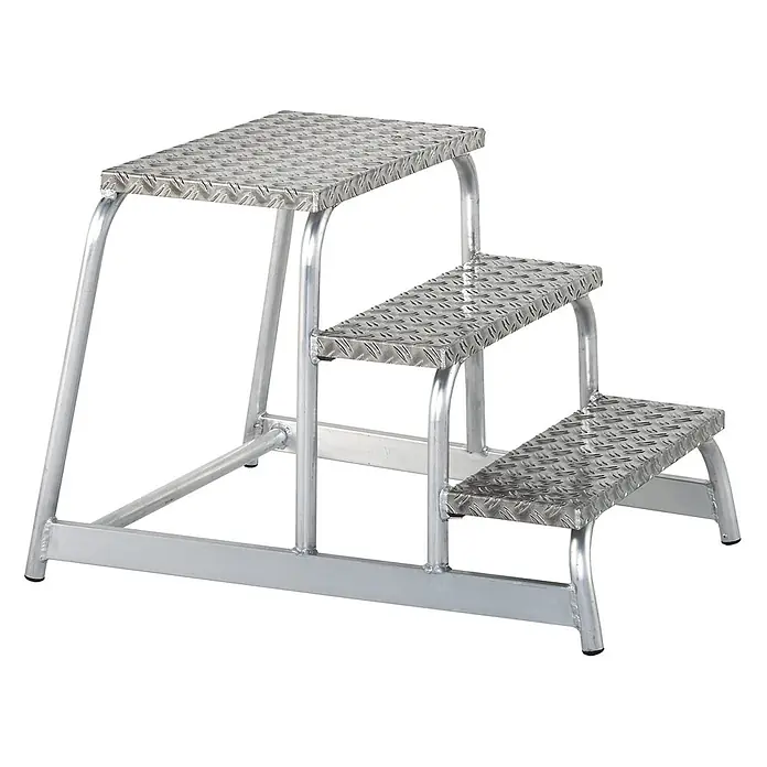 Iller Leiter Arbeitsplattform Maschinentritt aus rutschfestem Aluminium Riffelblech 3 Stufen - Anzahl Tritte: 3 Stk., Arbeitshöhe: 2.600 m, Aluminium - Silberne Aluminium-3-Stufen-Leiter mit rutschfesten Riffelblech-Stufen.