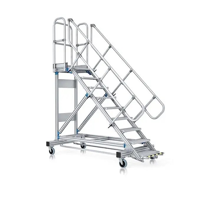 Zarges Treppenpodest Plattformtreppe 60° mit Ergo-Stop, 600mm Stufenbreite 7 Stufen - Anzahl Tritte: 7 Stk., Aluminium - Mobile Aluminium-Arbeitsplattform mit schräger Treppe, Handläufen und vier Rollen für leichte Manövrierbarkeit.