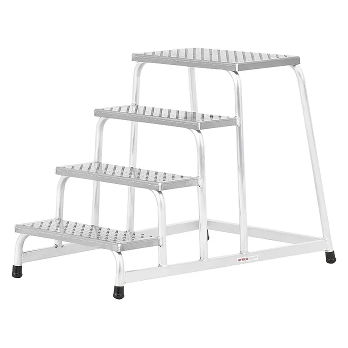Hymer Arbeitsplattform Maschinentritt Aluminium-Lochblech R13 4 Stufen - Anzahl Tritte: 4 Stk., Arbeitshöhe: 2.800 m, Aluminium - Silberne Aluminium-Arbeitsplattform mit 4 Stufen, rutschfesten Trittflächen und stabilem Rahmen.