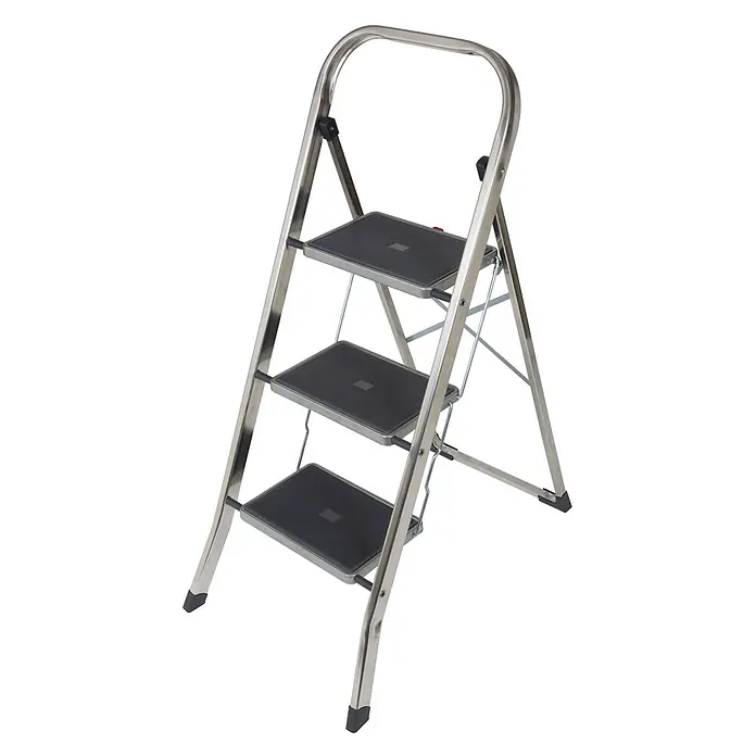 Facal Klapptritt Klapptritt Joker Pro Serie 100 mit 3 Stahl-Stufen - Anzahl Tritte: 3 Stk., Arbeitshöhe: 2.500 m, Aluminium - Dreistufige Klappleiter mit poliertem Metallrahmen und schwarzen rutschfesten Tritten.
