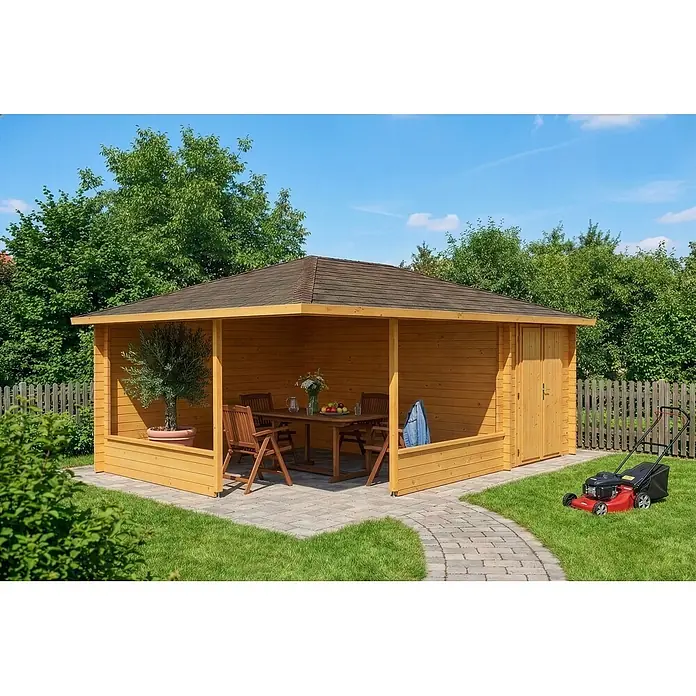 Alpholz Gartenlaube Maik - Außenmaß inkl. Dachüberstand (B x T): 585 x 415 cm, Holz, Pinie - Helles Holz-Gartenpavillon mit integriertem Geräteschuppen, ausgestattet mit Gartenmöbeln und Topfpflanze, mit gepflastertem Weg.