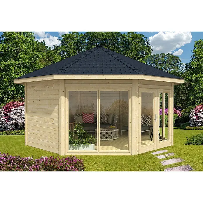 Alpholz Gartenpavillon Rügen - Außenmaß inkl. Dachüberstand (B x T): 519 x 519 cm, Holz, Naturbelassen - Achteckiges Gartenhaus aus hellem Holz mit dunklem Schindeldach und großen Glasschiebetüren, in einem üppigen Garten.