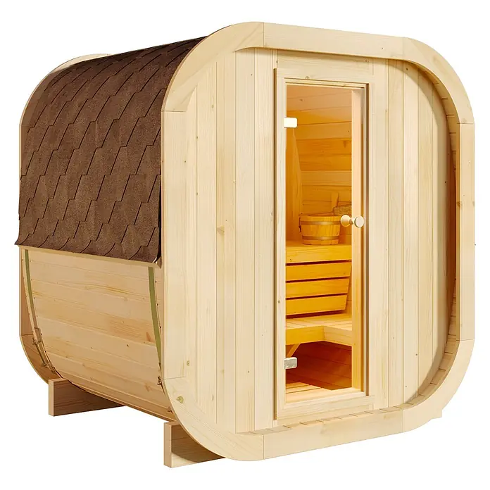 FinnTherm Fasssauna ScandiCube Mini XS - Holz, L x B x H: 166 x 21 x 214 cm - Helle Holzfasssauna mit braunem Schindeldach und Glastür, die Bänke, Eimer und Kelle im Inneren zeigt.