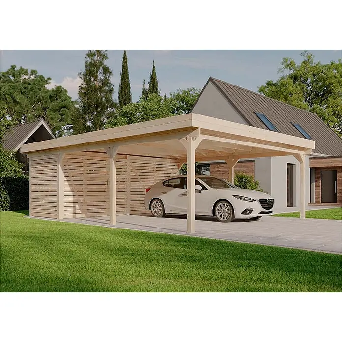 Alpholz Carport Freya - Außenmaß inkl. Dachüberstand (B x T): 6 x 8 m, Doppelcarport, Naturbelassen - Moderner heller Holzcarport mit integriertem Abstellraum und einem weißen Auto auf der Einfahrt.