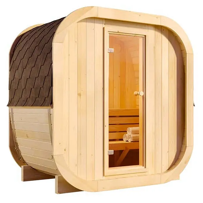 FinnTherm Fasssauna ScandiCube Mini XXS - Holz - Outdoor-Fasssauna aus hellem Holz mit braunem Schindeldach, Glastür und Innenbänken.