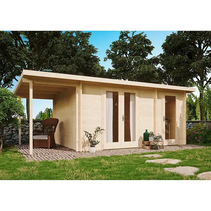 Fjordholz Gartenhaus Carin 44 C +SD - Außenmaß inkl. Dachüberstand (B x T): 606 x 320 cm, Holz, Kiefer/Pinie Imprägnierung - Modernes Gartenhaus aus hellem Holz mit überdachter Veranda und Glastüren im Garten.