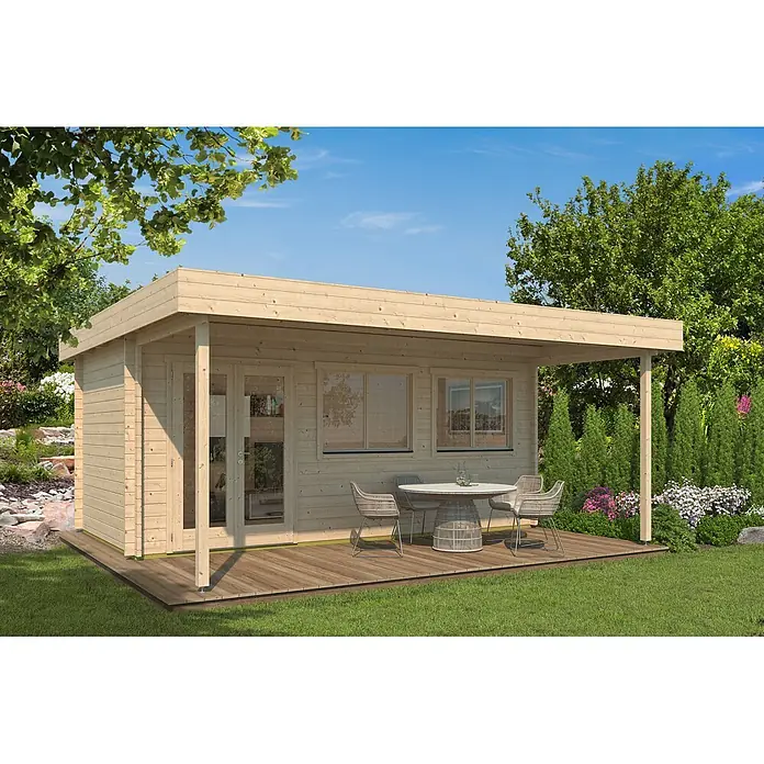 Fjordholz Gartenhaus Kurt 44 A mit Vordach - Außenmaß inkl. Dachüberstand (B x T): 578 x 510 cm, Holz, ohne Imprägnierung - Garten-Holzhaus aus hellem Holz mit Flachdach und überdachtem Terrassenbereich im Garten.