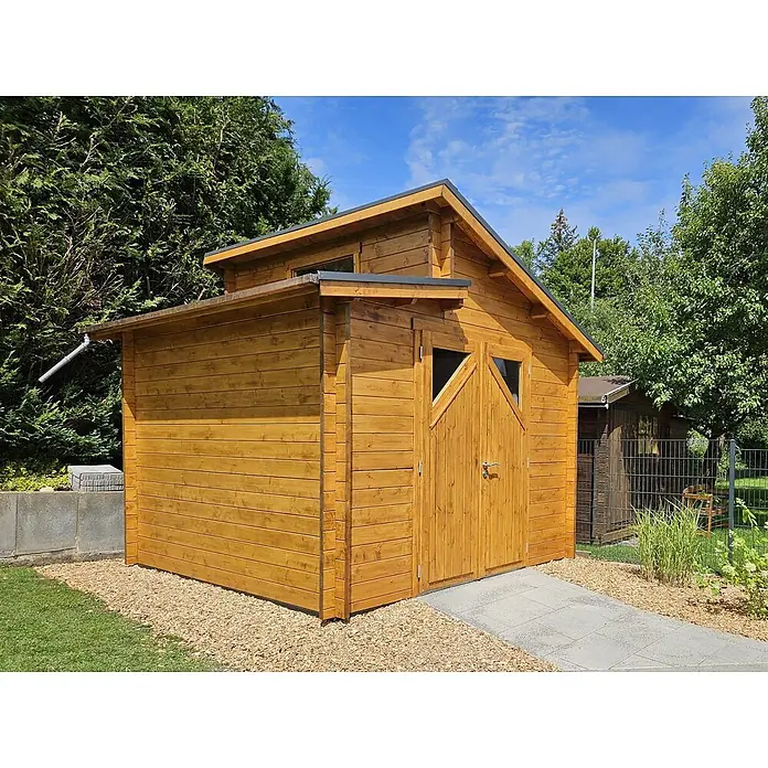 Fjordholz Gartenhaus Varianta 44 D - Außenmaß inkl. Dachüberstand (B x T): 325 x 325 cm, Holz, Naturbelassen - Hellbrauner Holz-Gartenschuppen mit grauem Dach und Doppeltüren.