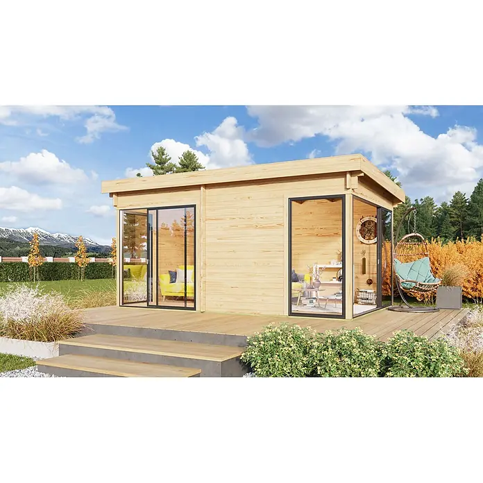 Fjordholz Gartenhaus - Außenmaß inkl. Dachüberstand (B x T): 535 x 341,6 cm, Holz, Grau Imprägnierung - Gartenbüro aus hellem Naturholz mit großen Glasschiebetüren und einer kleinen Terrasse, in einem Garten mit Bergen.