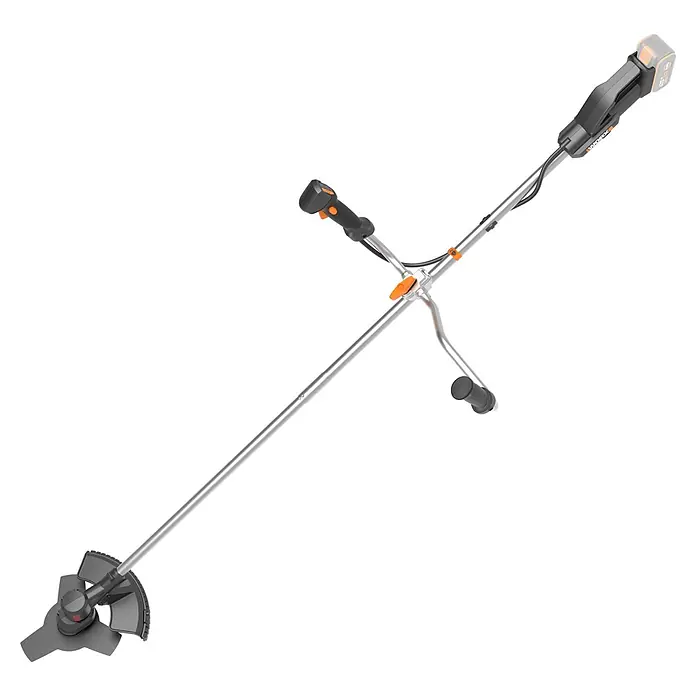 Worx PowerShare 20V Akku-Motorsense WG082E.9 - Ohne Akku, Schnittbreite Faden: 30 cm, Schnittbreite Messer: 25,5 cm - Ein silber-schwarzer Akku-Rasentrimmer mit orangen Akzenten und schwarzem Schneidkopf.
