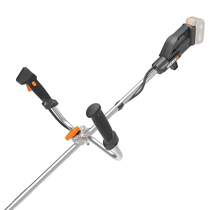 Worx PowerShare 20V Akku-Motorsense WG082E.9 - Ohne Akku, Schnittbreite Faden: 30 cm, Schnittbreite Messer: 25,5 cm - Ergonomischer Worx Freischneidergriff und -schaft mit schwarzen Griffen und orangefarbenen Bedienelementen.