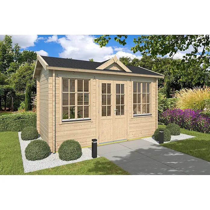 Fjordholz Gartenhaus Teehaus Cambridge 44 Farbbehandlung Schwedenrot - Außenmaß inkl. Dachüberstand (B x T): 420 x 270 cm, Holz, Naturbelassen - Gartenhaus aus Naturholz mit dunklem Dach und mehreren Fenstern, in einem üppigen Garten.