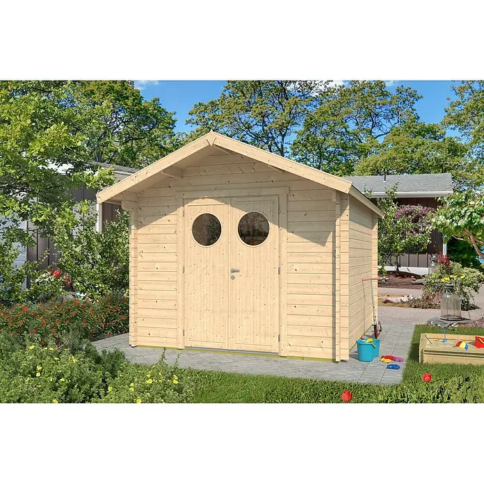 Fjordholz Gartenhaus Lexi 44 E Premium Rundglas-Tür Grau Imprägnierung - Außenmaß inkl. Dachüberstand (B x T): 280 x 320 cm, Holz, Naturbelassen - Gartenhaus aus hellem Holz mit Doppeltüren und zwei runden Fenstern, auf einer Terrasse im sonnigen Garten.