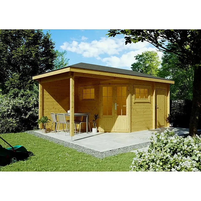 Fjordholz Gartenhaus Evelyn 2E - Außenmaß inkl. Dachüberstand (B x T): 560 x 260 cm, Holz, Naturbelassen - Gartenhaus aus Holz mit überdachter Terrasse und Gartenmöbeln in sonniger Umgebung.