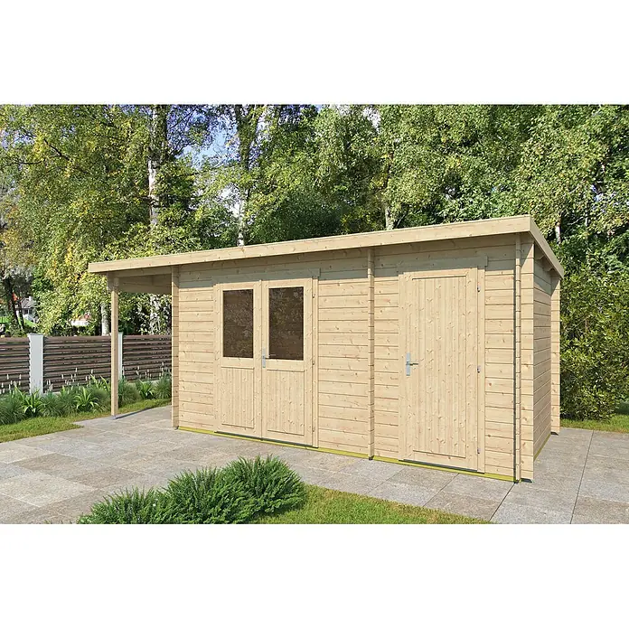Fjordholz Gartenhaus Gent 28 F - Außenmaß inkl. Dachüberstand (B x T): 598 x 250 cm, Holz, ohne Imprägnierung - Helle Holzgartenhütte mit Doppeltür, Fenstern und Seiteneingang, auf einer Terrasse.