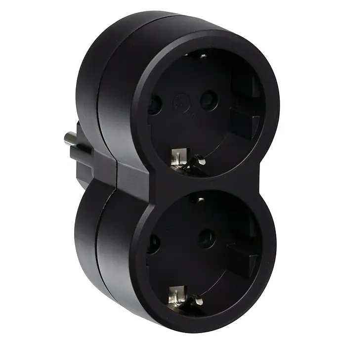 Legrand Bola de enchufes doble - Negro - Un primer plano de un adaptador doble negro con dos enchufes. Es práctico para conectar varios dispositivos a una sola toma de corriente.