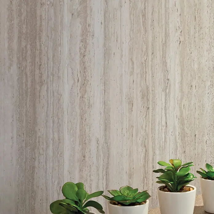 Wetwall Wandpaneel Elite - 16 x 242 cm, Natural Travertine, Abgerundete Kante - Helle beige Travertin-Optik Wand mit feiner vertikaler Maserung.